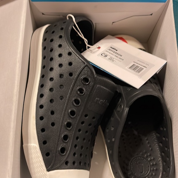Native toddler shoes size 9 black - Picture 3 of 5